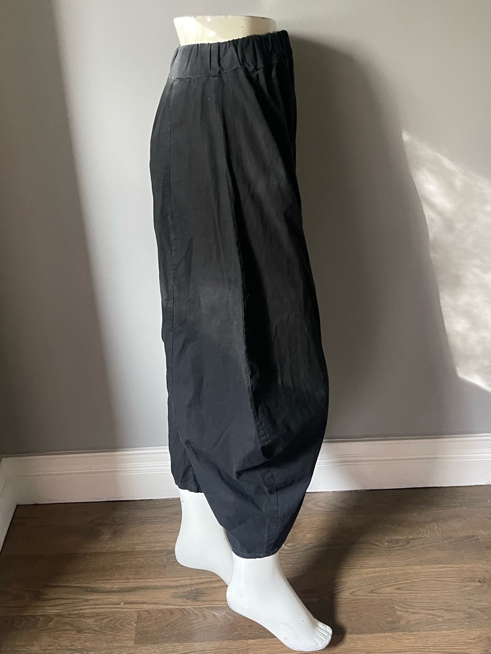 Guides Made in Italy Women’s Parachute Pants - Picture 2 of 6